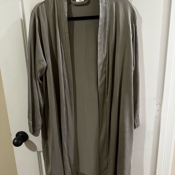 Restoration Hardware Robe. Size medium - Picture 7 of 8